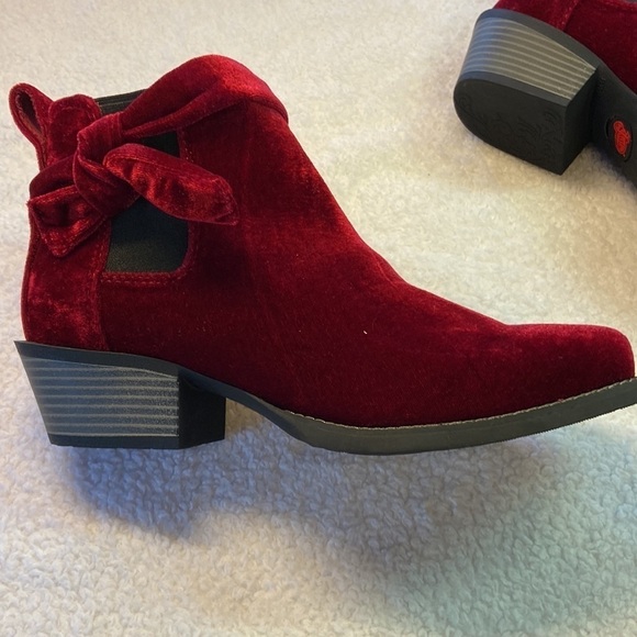 Justin Boot Womens Chellie Velvet Color: Red Style L9758 Rodeo, Horseback NWT - Picture 2 of 11